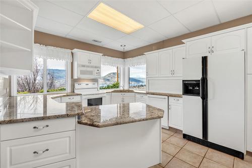 760 Hudson Street, Penticton, BC - Indoor Photo Showing Kitchen
