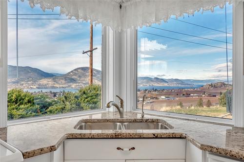 760 Hudson Street, Penticton, BC - Indoor Photo Showing Kitchen With Double Sink