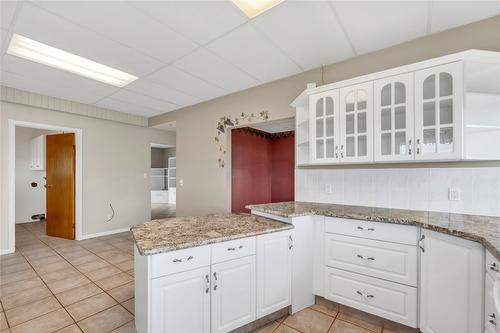 760 Hudson Street, Penticton, BC - Indoor Photo Showing Kitchen