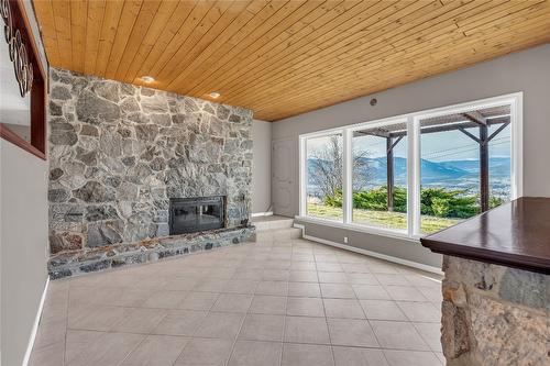 760 Hudson Street, Penticton, BC -  With Fireplace
