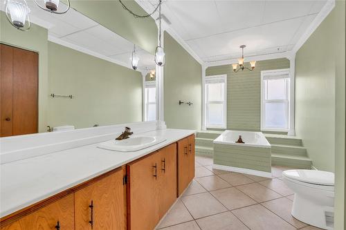 760 Hudson Street, Penticton, BC - Indoor Photo Showing Bathroom