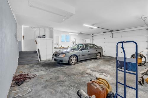 760 Hudson Street, Penticton, BC - Indoor Photo Showing Garage