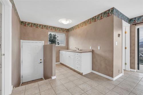 760 Hudson Street, Penticton, BC - Indoor