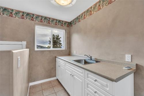 760 Hudson Street, Penticton, BC - Indoor Photo Showing Kitchen
