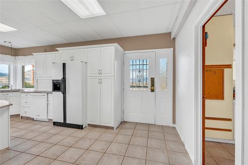 760 Hudson Street, Penticton, BC - Indoor Photo Showing Kitchen