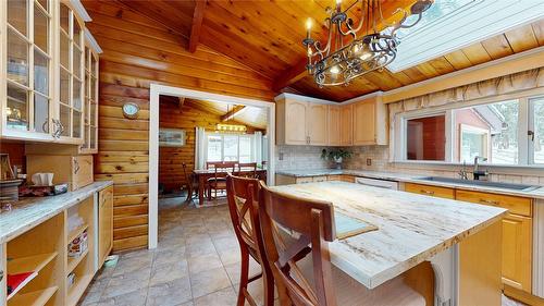 7270 Turner Road, Cranbrook, BC - Indoor Photo Showing Kitchen