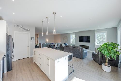 2749 Evergreen Drive, Penticton, BC - Indoor