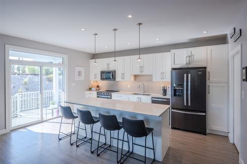 2749 Evergreen Drive, Penticton, BC - Indoor Photo Showing Kitchen With Upgraded Kitchen