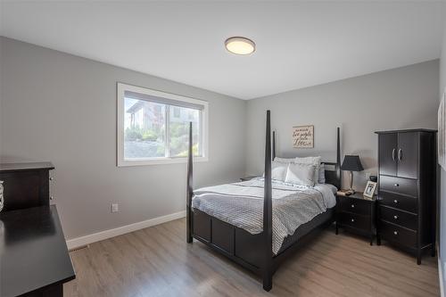 2749 Evergreen Drive, Penticton, BC - Indoor Photo Showing Bedroom