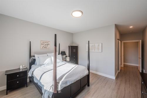 2749 Evergreen Drive, Penticton, BC - Indoor Photo Showing Bedroom