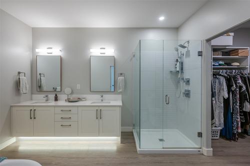 2749 Evergreen Drive, Penticton, BC - Indoor Photo Showing Bathroom