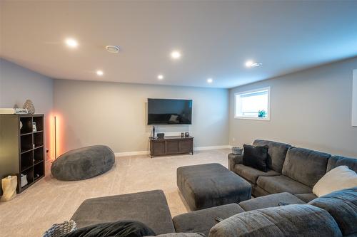 2749 Evergreen Drive, Penticton, BC - Indoor