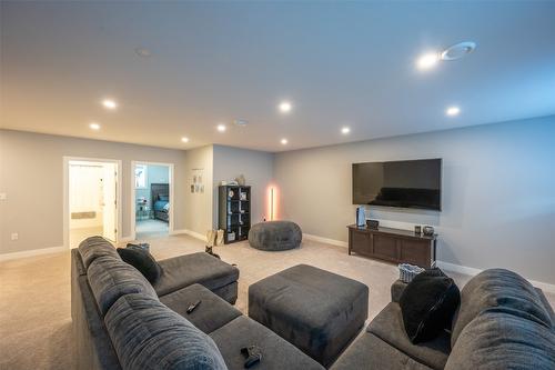 2749 Evergreen Drive, Penticton, BC - Indoor