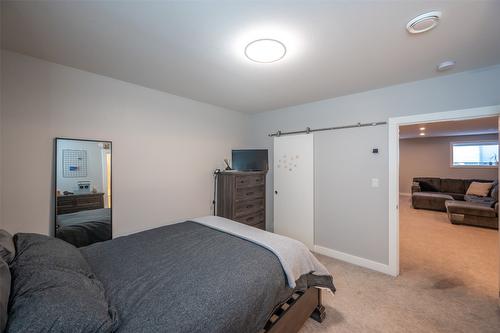 2749 Evergreen Drive, Penticton, BC - Indoor Photo Showing Bedroom