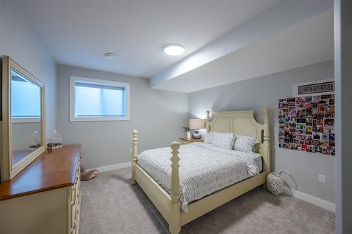 2749 Evergreen Drive, Penticton, BC - Indoor Photo Showing Bedroom