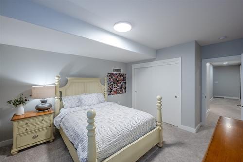 2749 Evergreen Drive, Penticton, BC - Indoor Photo Showing Bedroom
