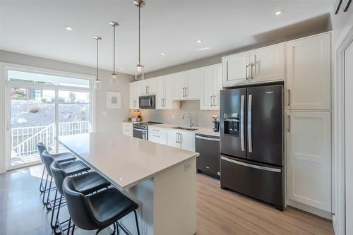 2749 Evergreen Drive, Penticton, BC - Indoor Photo Showing Kitchen