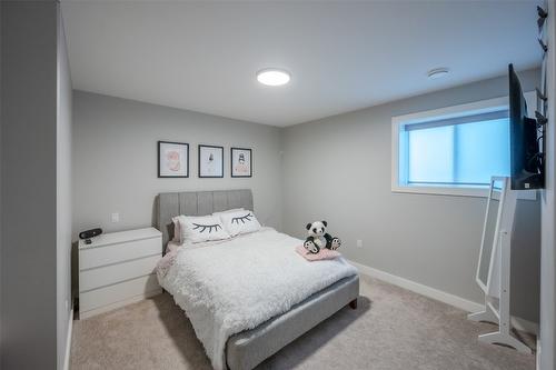 2749 Evergreen Drive, Penticton, BC - Indoor Photo Showing Bedroom
