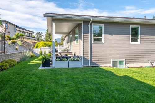 2749 Evergreen Drive, Penticton, BC - Outdoor