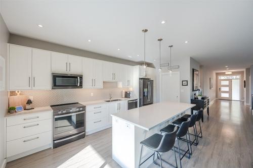 2749 Evergreen Drive, Penticton, BC - Indoor Photo Showing Kitchen With Upgraded Kitchen