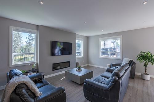 2749 Evergreen Drive, Penticton, BC - Indoor Photo Showing Living Room With Fireplace