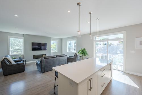 2749 Evergreen Drive, Penticton, BC - Indoor