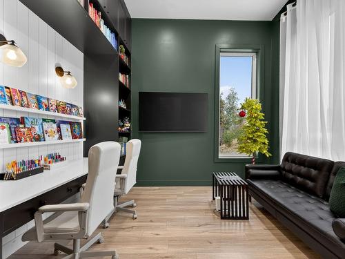 5300 Hedeman Court, Kelowna, BC - Indoor Photo Showing Office