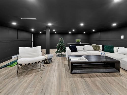 5300 Hedeman Court, Kelowna, BC - Indoor