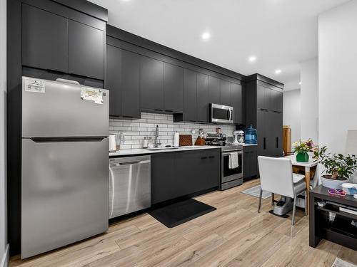 5300 Hedeman Court, Kelowna, BC - Indoor Photo Showing Kitchen With Upgraded Kitchen