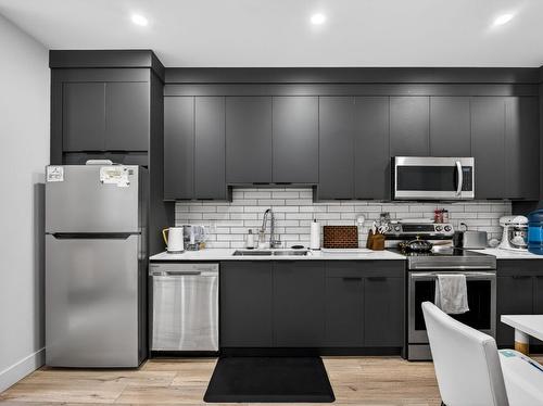 5300 Hedeman Court, Kelowna, BC - Indoor Photo Showing Kitchen With Upgraded Kitchen