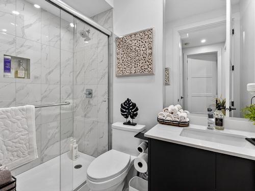 5300 Hedeman Court, Kelowna, BC - Indoor Photo Showing Bathroom