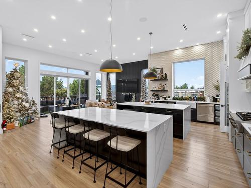 5300 Hedeman Court, Kelowna, BC - Indoor