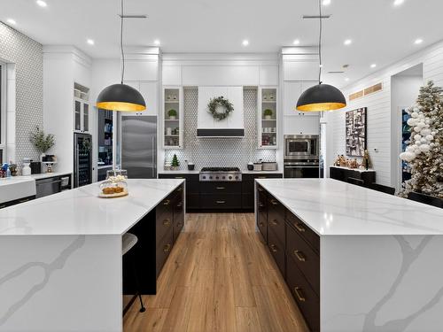 5300 Hedeman Court, Kelowna, BC - Indoor Photo Showing Kitchen With Upgraded Kitchen