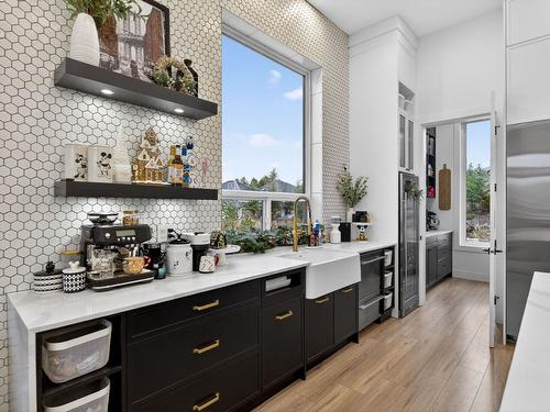 5300 Hedeman Court, Kelowna, BC - Indoor Photo Showing Kitchen With Upgraded Kitchen