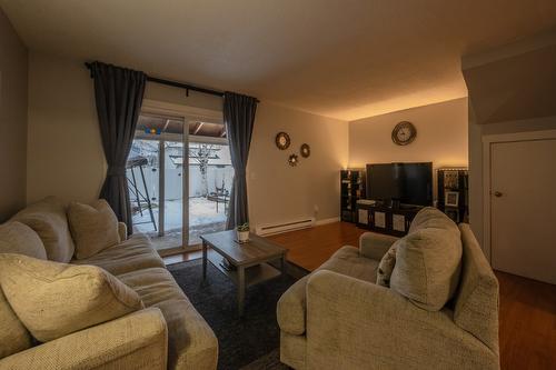 43-2250 Baskin Street, Penticton, BC - Indoor Photo Showing Living Room