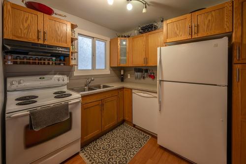 43-2250 Baskin Street, Penticton, BC - Indoor Photo Showing Kitchen With Double Sink