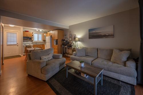 43-2250 Baskin Street, Penticton, BC - Indoor Photo Showing Living Room