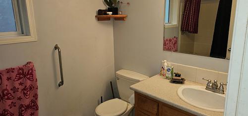 518 Leah Road, Vernon, BC - Indoor Photo Showing Bathroom