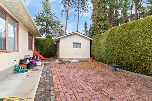 624 Cassiar Crescent, Kelowna, BC - Outdoor With Exterior