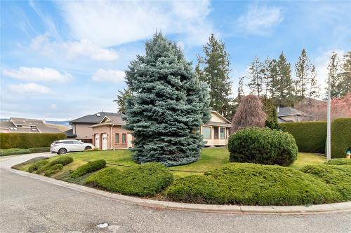 624 Cassiar Crescent, Kelowna, BC - Outdoor