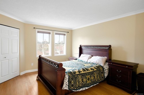 8-500 Marsett Pl, Saanich, BC 