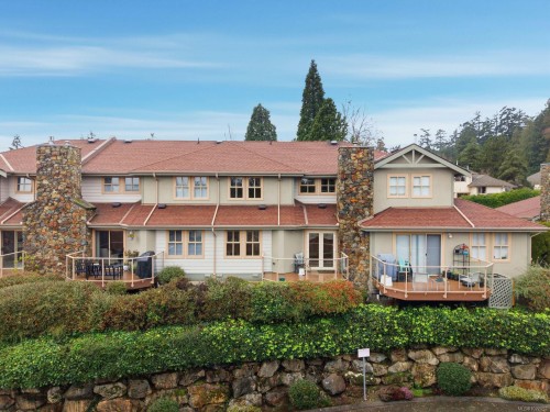 8-500 Marsett Pl, Saanich, BC 