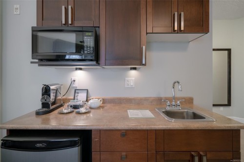 310D-1730 Riverside Lane, Courtenay, BC - Indoor Photo Showing Kitchen