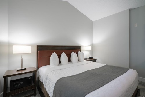 310D-1730 Riverside Lane, Courtenay, BC - Indoor Photo Showing Bedroom