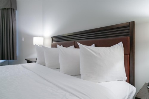 310D-1730 Riverside Lane, Courtenay, BC - Indoor Photo Showing Bedroom