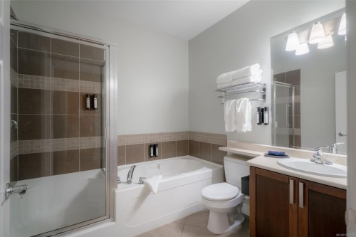 310D-1730 Riverside Lane, Courtenay, BC - Indoor Photo Showing Bathroom