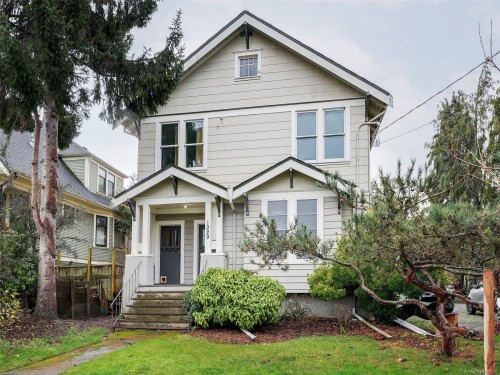 1029 Queens Ave  Victoria, BC V8T 1M7