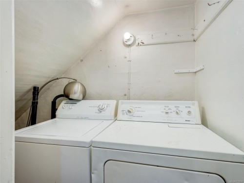 1029 Queens Ave, Victoria, BC - Indoor Photo Showing Laundry Room