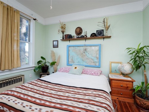 1029 Queens Ave, Victoria, BC - Indoor Photo Showing Bedroom