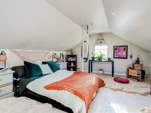 1029 Queens Ave, Victoria, BC - Indoor Photo Showing Bedroom